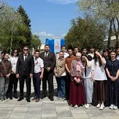Изображение новости: Министра культуры КЧР Зураб Агирбов провёл «Экскурсию со Знанием» для молодежи
