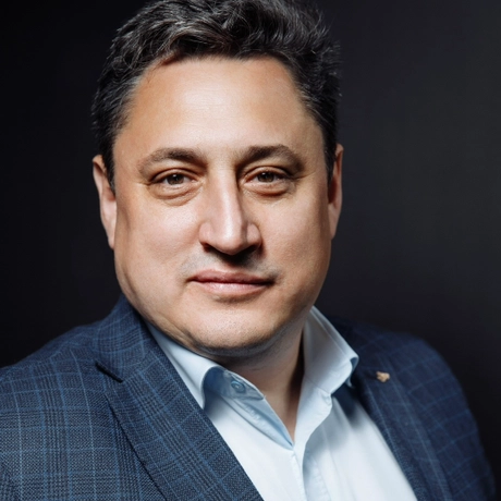 Салахов Эдуард