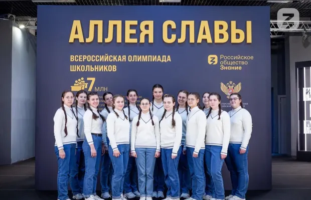 Изображение новости: Более 200 тысяч человек посетили  «Аллею славы» российских школьников на Выставке «Россия»