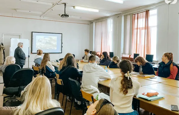 Изображение новости: Костромские студенты пообщались с ликвидатором последствий Чернобыльской катастрофы на лектории Российского общества «Знание»