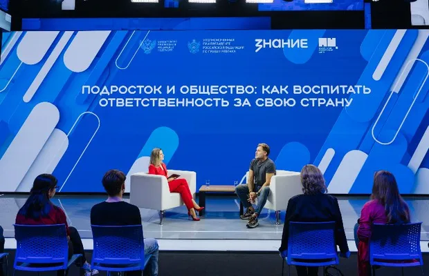 Изображение новости: Более 2000 родителей подключились к эфиру Российского общества «Знание» о воспитании ответственности у подростков