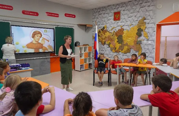 Изображение новости: О секретах строения мозга, исчезающих языках и создании бизнес-идеи школьники узнают на «Каникулах со Знанием»