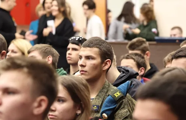 Изображение новости: В Нижнем Новгороде, Казани и Волгограде на медиафасадах автомагистралей разместили портреты Героев России – участников специальной военной операции