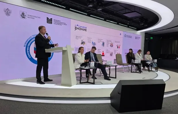 Изображение новости: Александр Селиванов представил проекты Общества «Знание» для молодых соотечественников за рубежом