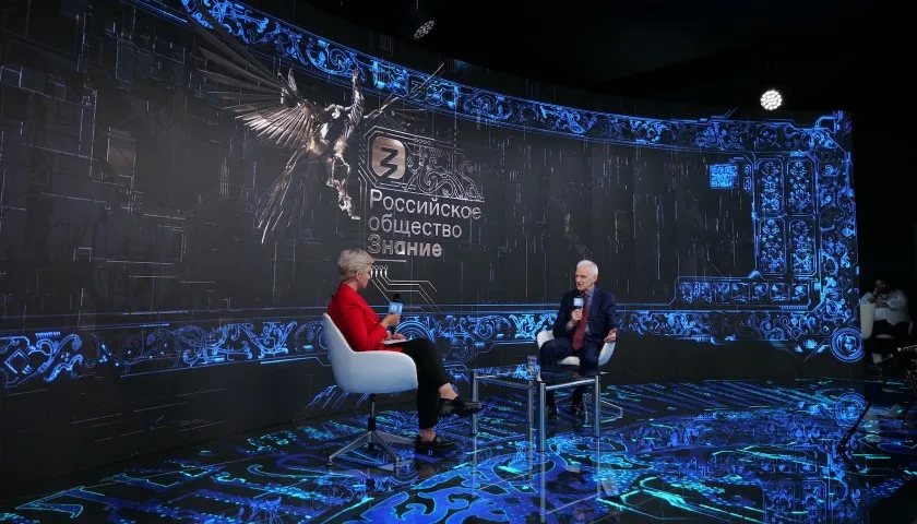 Обложка новости: Андрей Фурсенко в студии Общества «Знание» на ПМЭФ-2022: «Россия всегда будет законодателем моды в научном мире»