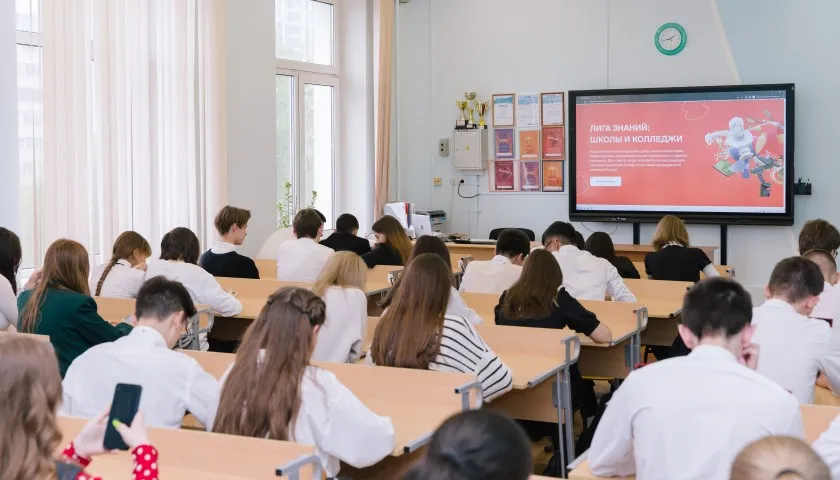Обложка новости: Более 10 тысяч школ и колледжей прошли отбор на самый масштабный интеллектуальный турнир России