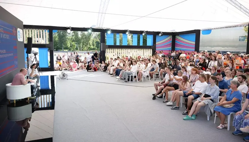 Обложка новости: В московском лектории VK Fest от «Знания» приняли участие олимпийские чемпионы, учёные, актёры и предприниматели