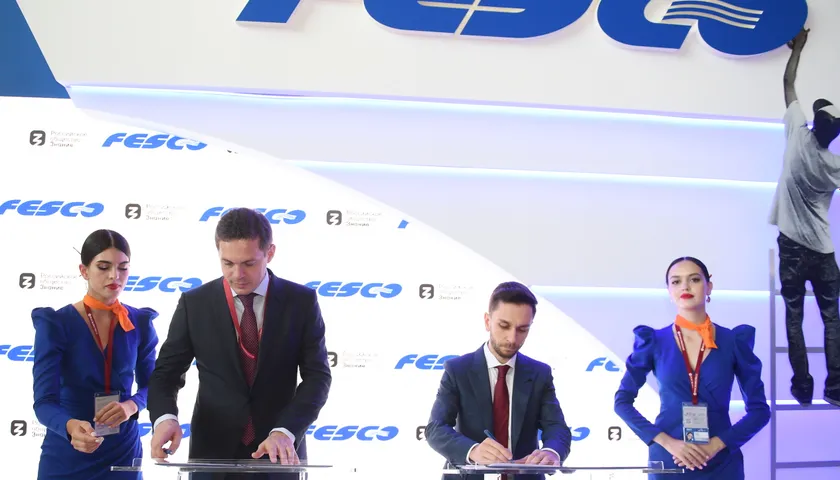 Обложка новости: FESCO и Российское общество «Знание» начнут сотрудничать в области просветительских проектов