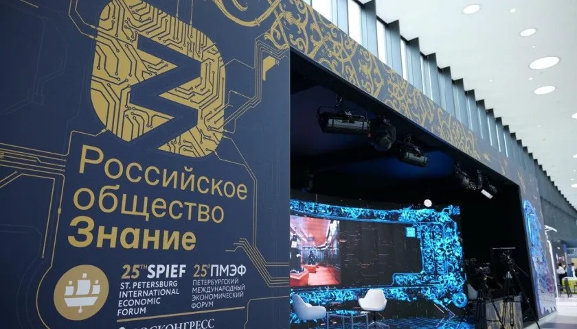 Обложка новости: Студия Российского общества «Знание» открылась на полях ПМЭФ-2022: итоги первого дня работы