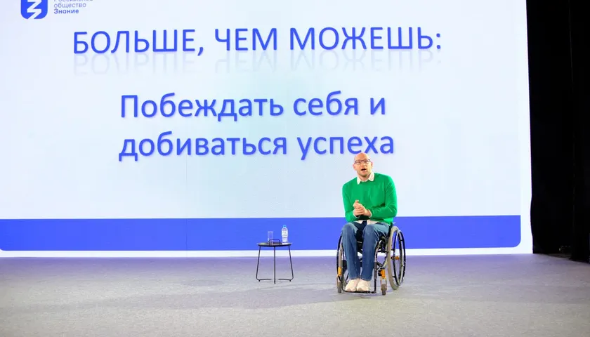 Обложка новости: В Перми на региональной программе ВФМ-2024 Дмитрий Чешев встретился с молодежью