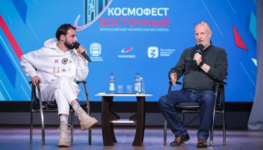 Обложка новости: Дмитрий «Гоблин» Пучков поделился опытом с участниками молодежной просветительской эстафеты «Знание. Космос» на космодроме Восточный
