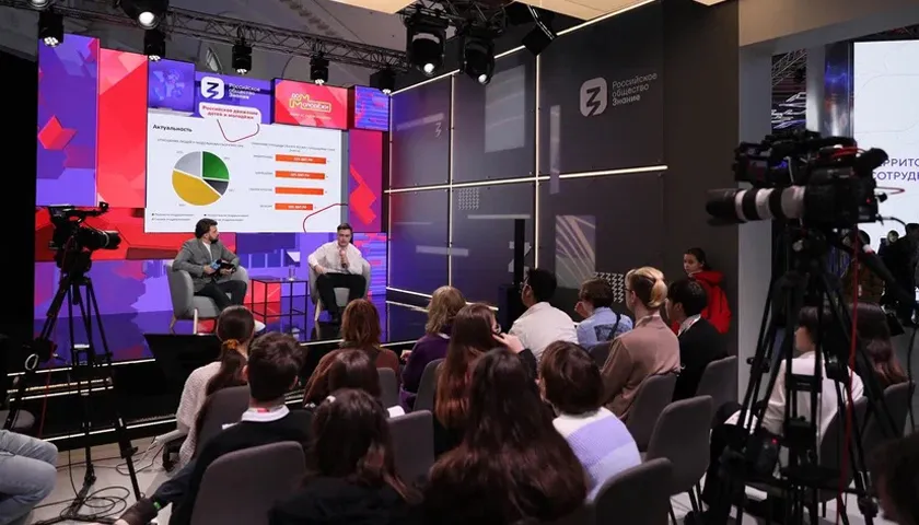 Обложка новости: Российское общество «Знание» подготовило более 63 часов просветительского контента на мероприятиях в Доме молодёжи в Москве